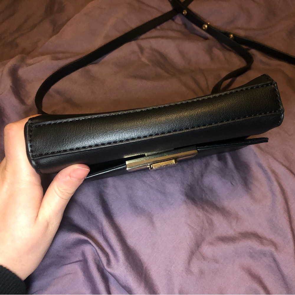 BNWOT Aldo Elegant Black Crossbody With Gold Accent Hardware - Picture 6 of 16